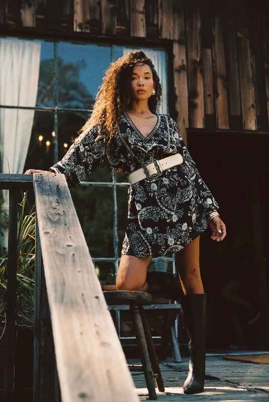 Mini dresses with pocket details for added functionality Donna Black And White Floral Mini Dress